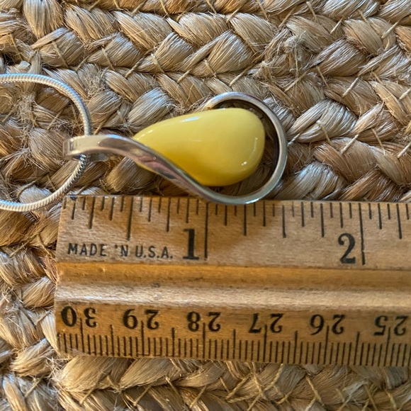 Large Baltic butterscotch amber sterling silver pendant and chain - Picture 8 of 8